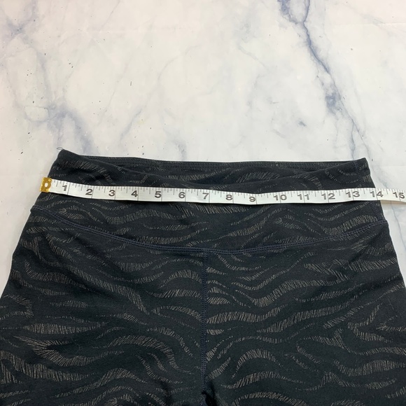 Fabletics Mid Rise Printed Powerhold Legging Zebra - Picture 6 of 8